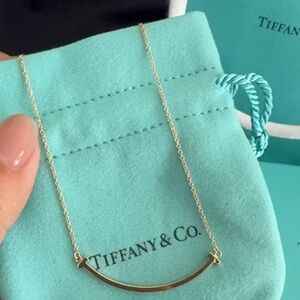 Tiffany & Co. Elegant Gold Curve Necklace